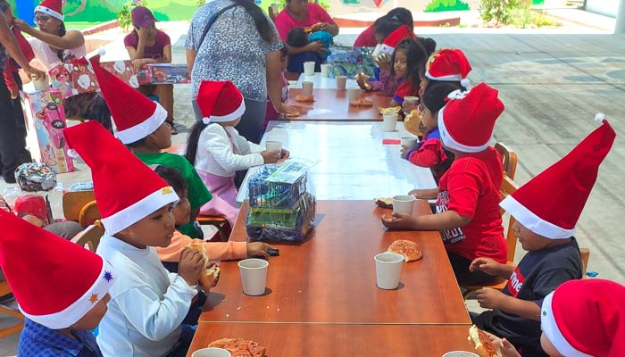 Mahuilque y la alegre celebración de Navidad en colegio “Nuestra Señora del Santo Rosario” en Tacna